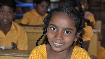 schoolgirl-in-india